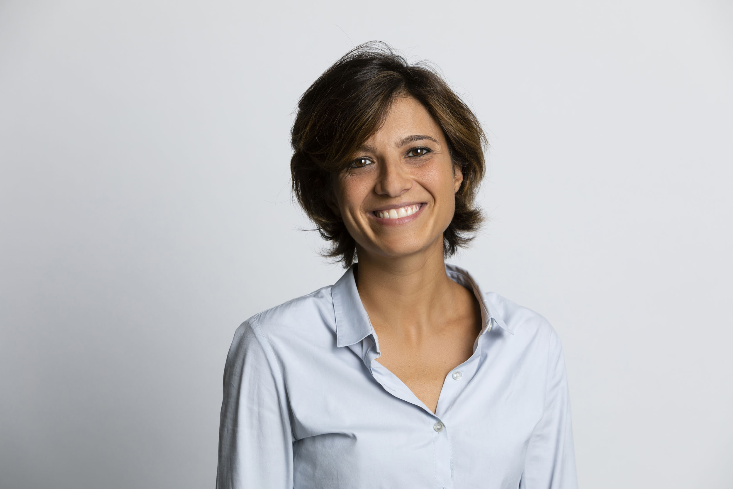 Portrait corporate d'une femme réalisé en studio mobile pour la société AbbVie.