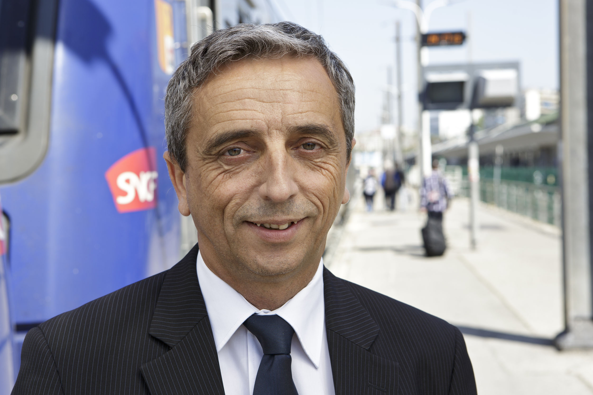 Portrait corporate d'un directeur réalisé à la gare de Marseille -Saint-Charles pour l'illustration du rapport annuel SNCF TER PACA.